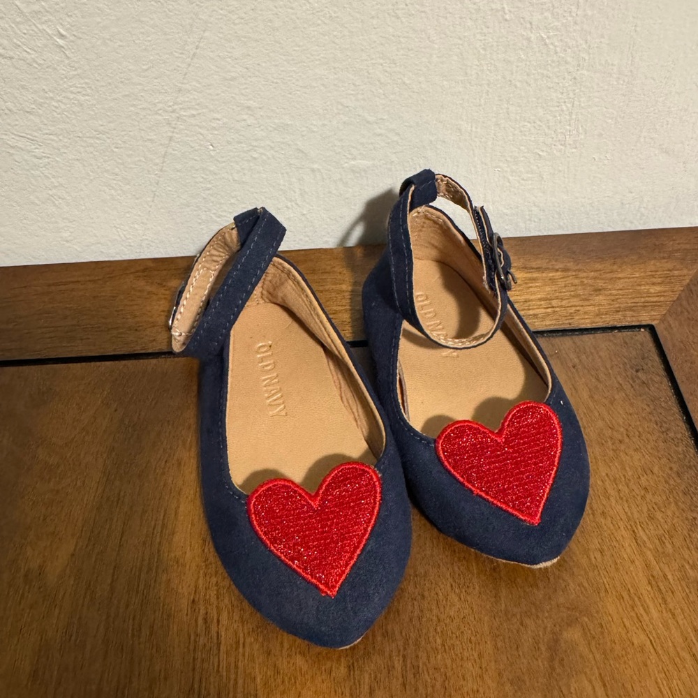 Old Navy Kids Dress Shoes with Red Heart/ Size 3 baby